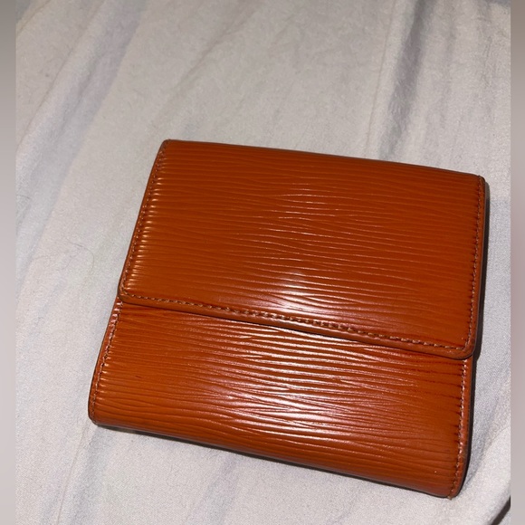 LOUIS VUITTON MENS EPI WALLET - Authentic ◡̈ - Picture 3 of 6